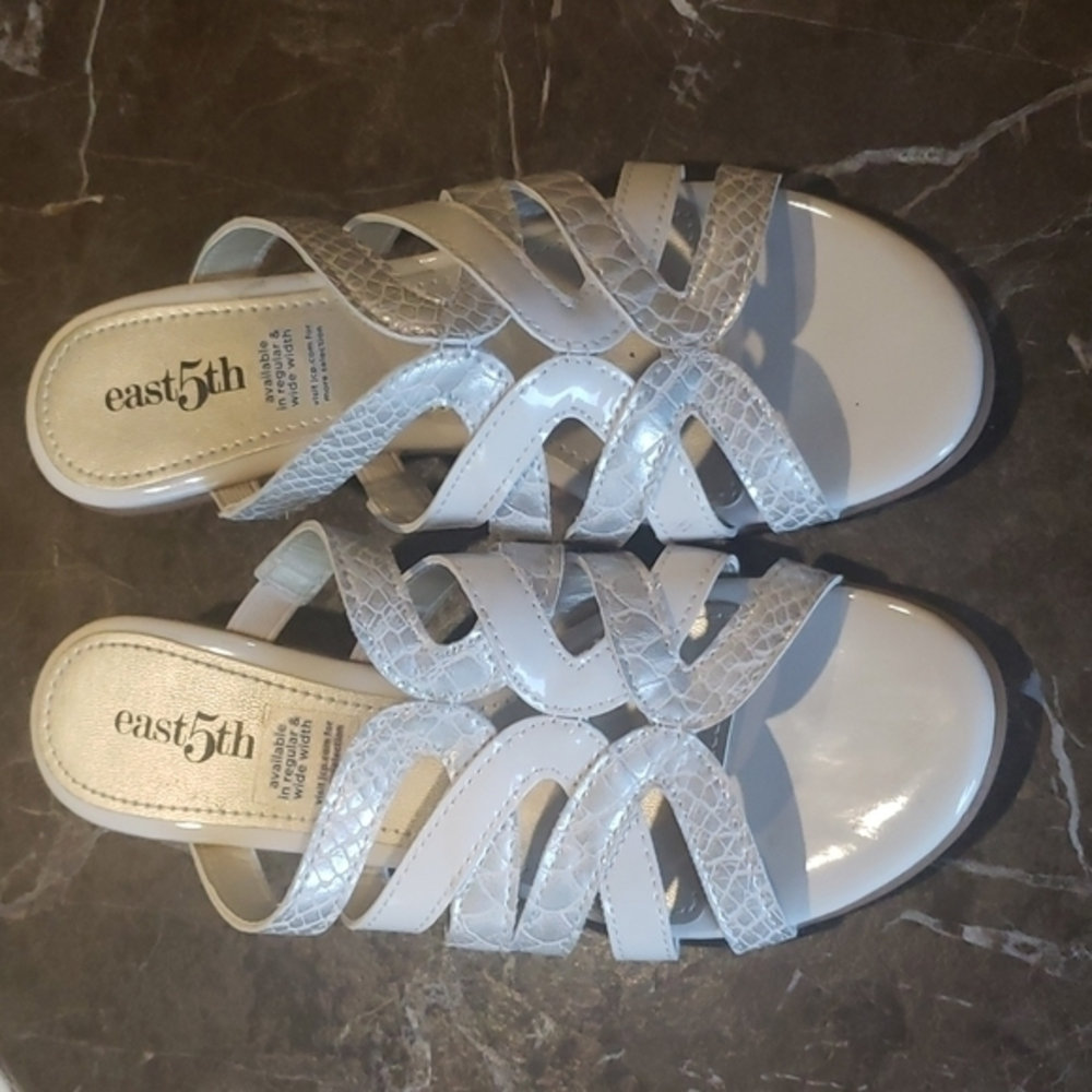 East 5th women's cream pearlescent sandals size‎ 5M